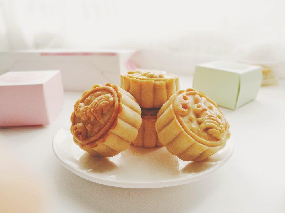 广式月饼—蛋黄莲蓉月饼