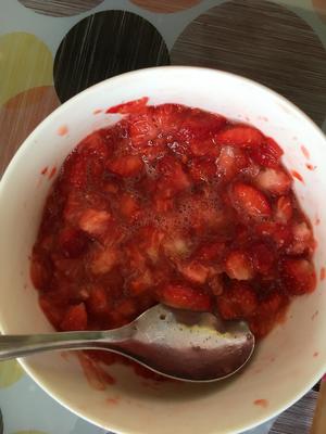 一碗草莓酱的做法 步骤2
