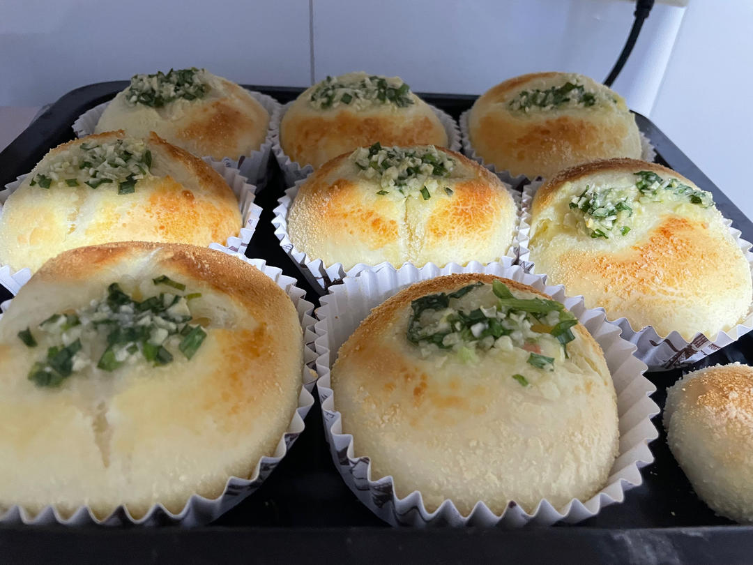 蒜香芝士火腿小吐司🍞超香！无法抗拒的咸口面包