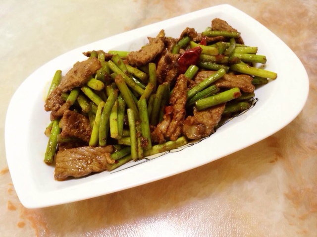 蒜台炒肉丝