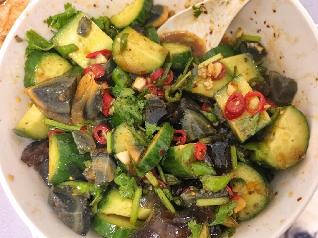 夏日开胃小凉菜“皮蛋拌黄瓜🥒”开胃减脂