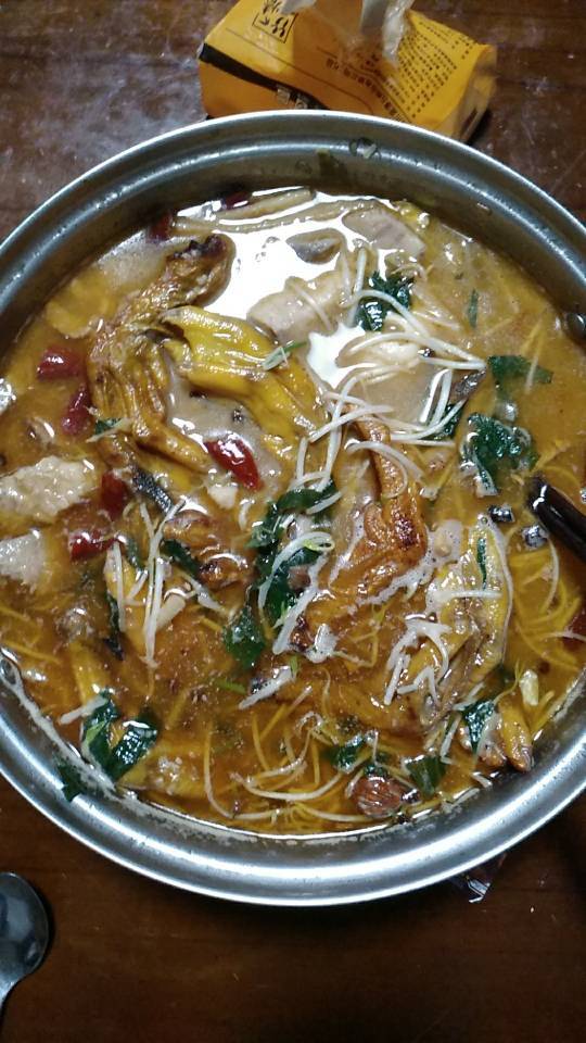 鸭脚（带皮）田螺煲