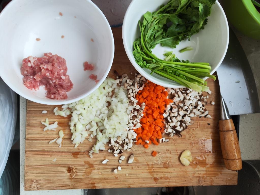 早餐香菜蛋炒饭的做法 步骤1