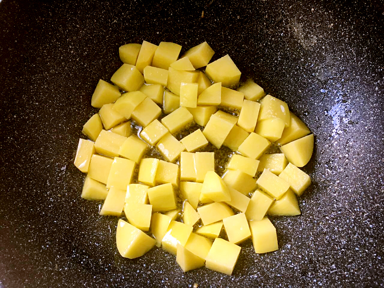 香喷喷呢土豆火腿焖饭的做法 步骤5