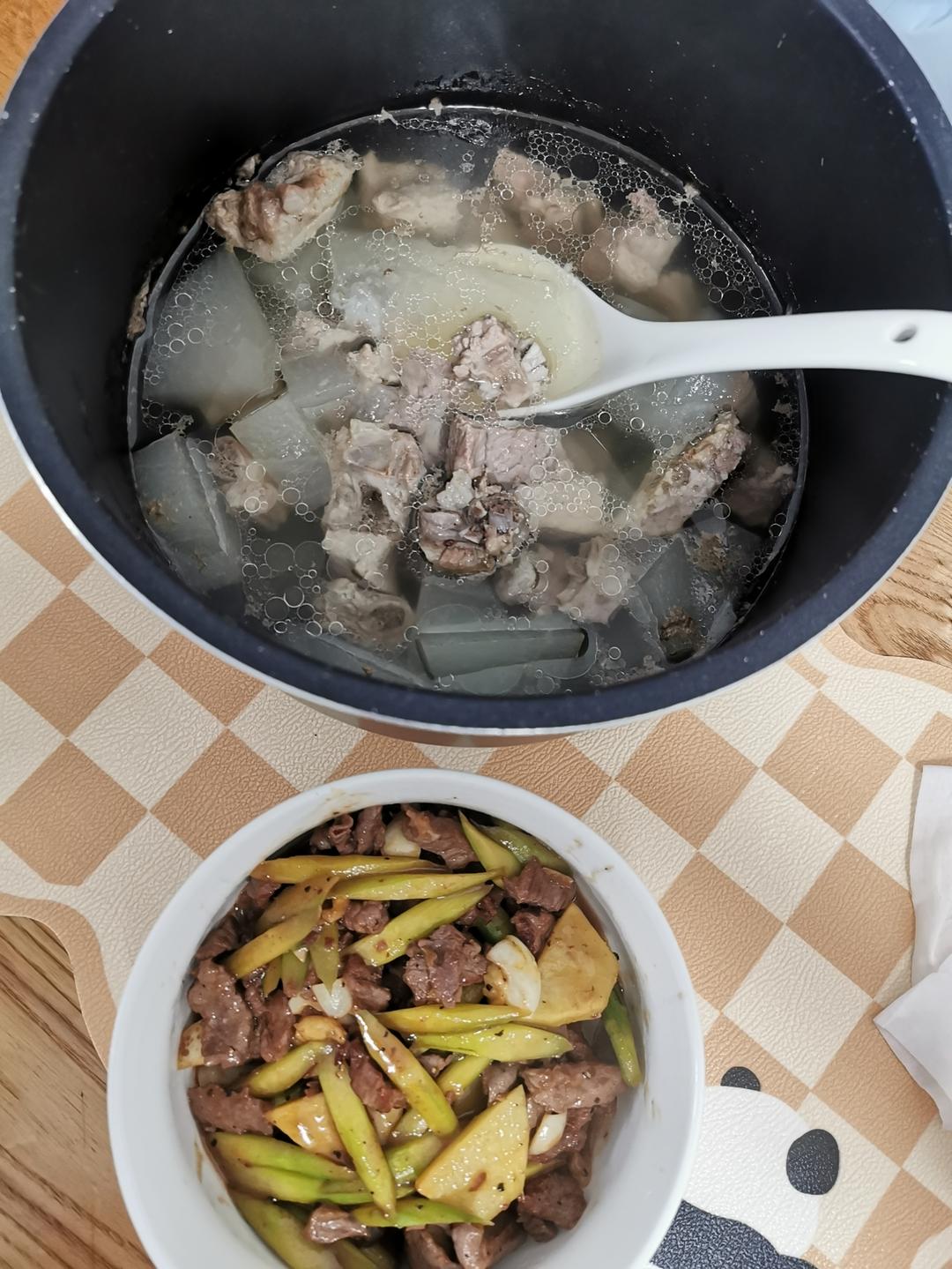 炒肉片不粘锅的方法