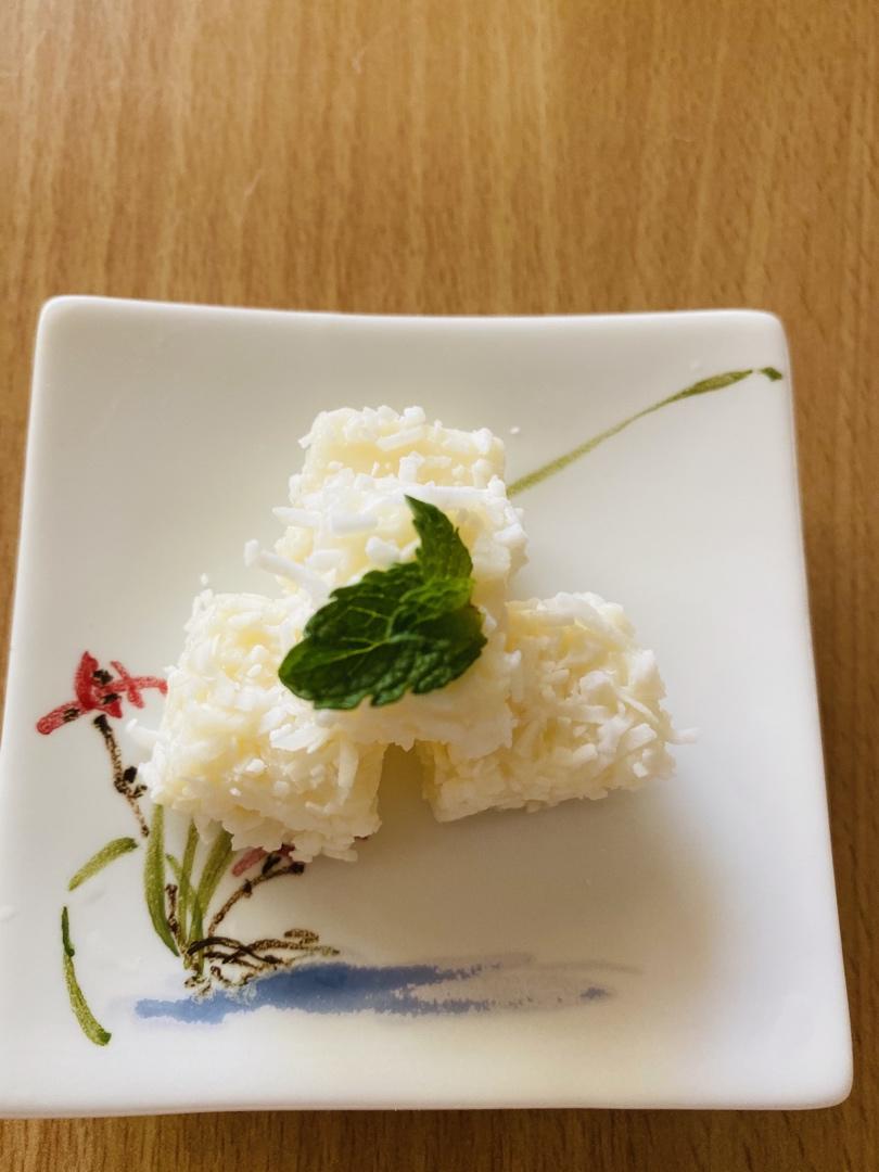 完胜85‘C的牛奶椰蓉小方