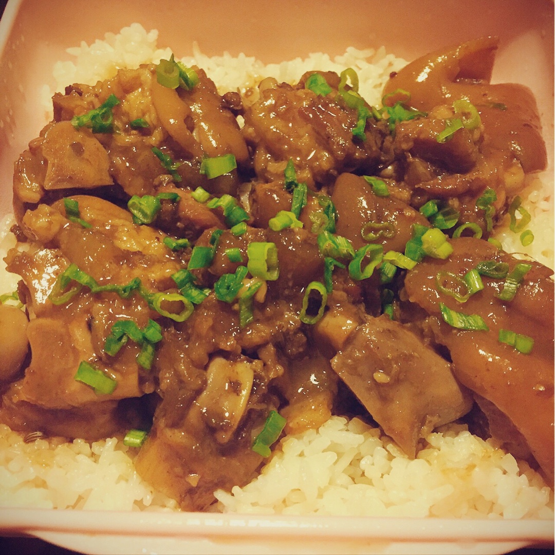 南乳花生猪脚煲