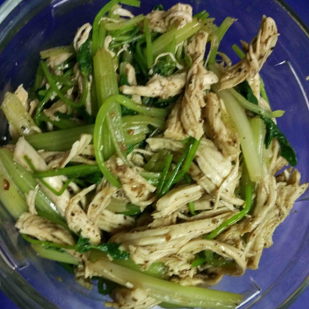 香芹凉拌手撕鸡胸肉 低卡减肥方便快捷~
