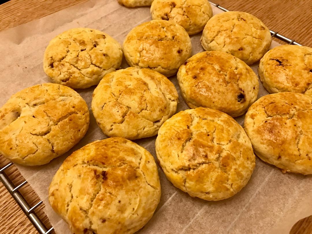 【视频】3分钟 奶油司康Scone(可能是世界上最快手的司康) 消耗淡奶油～