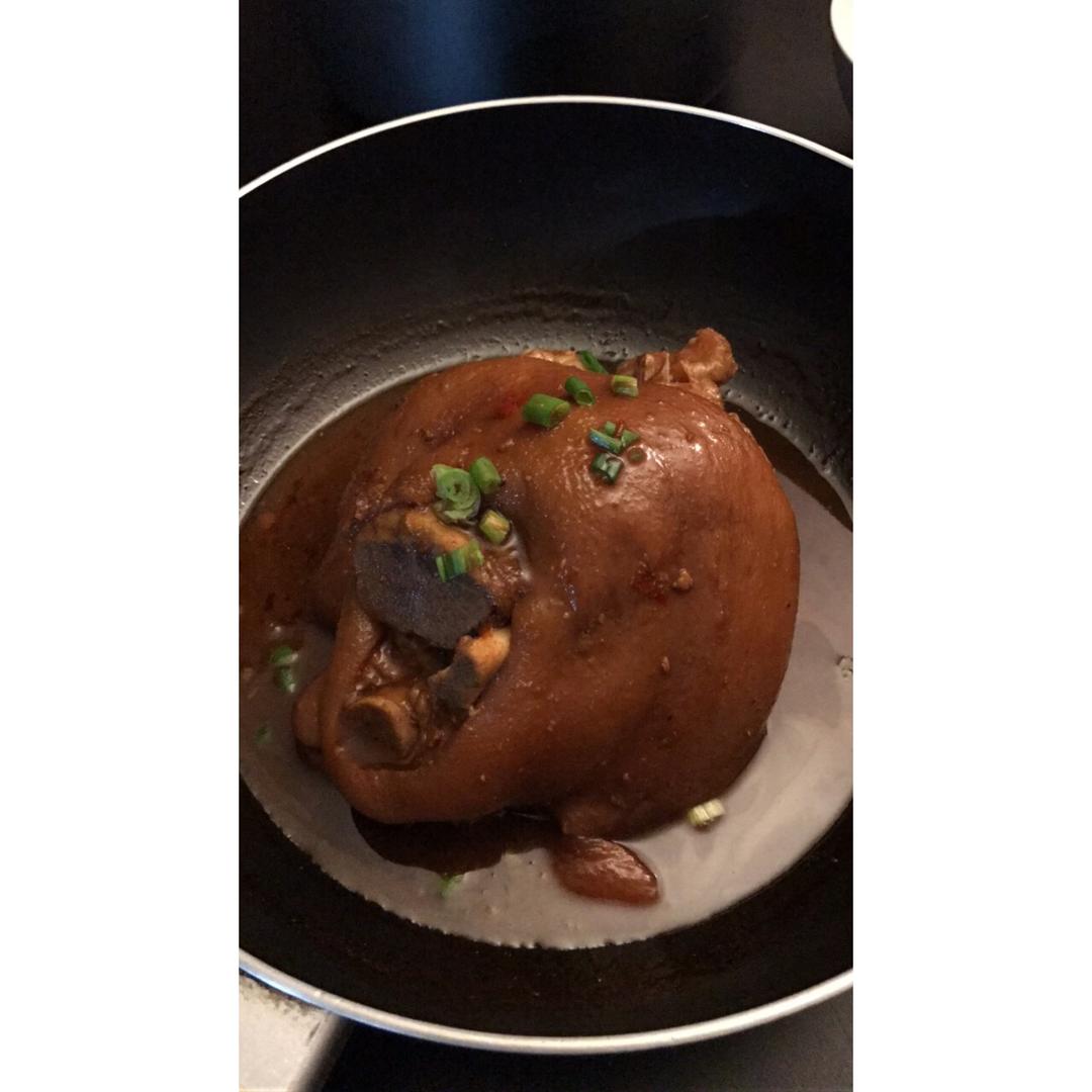 秘制酱肘子