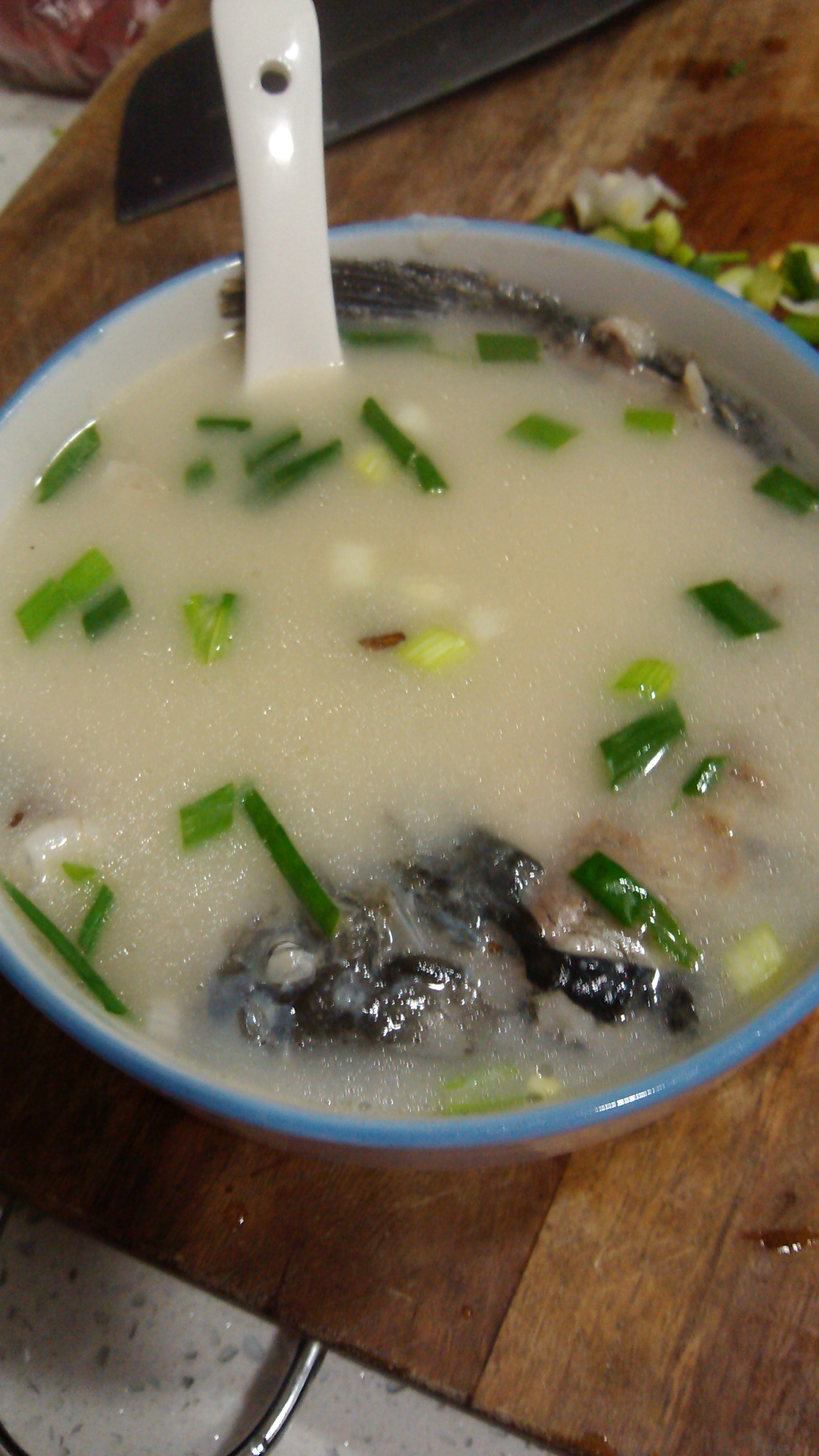 桃子胡胡做的奶白鲫鱼汤
