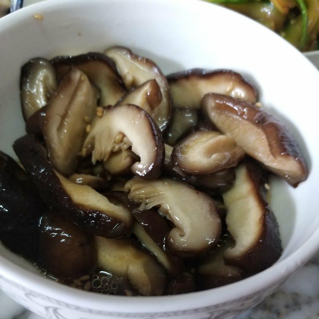 凉拌小香菇