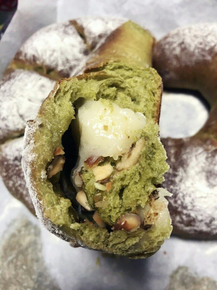 抹茶麻薯红豆软欧包