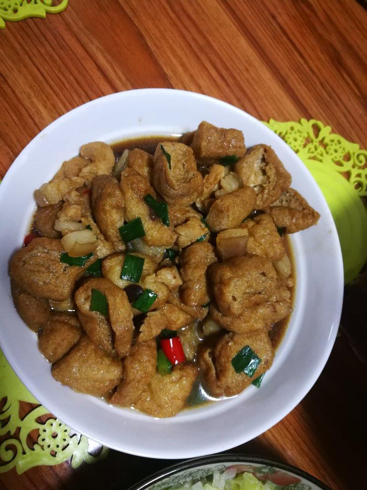 五花肉烧油豆腐
