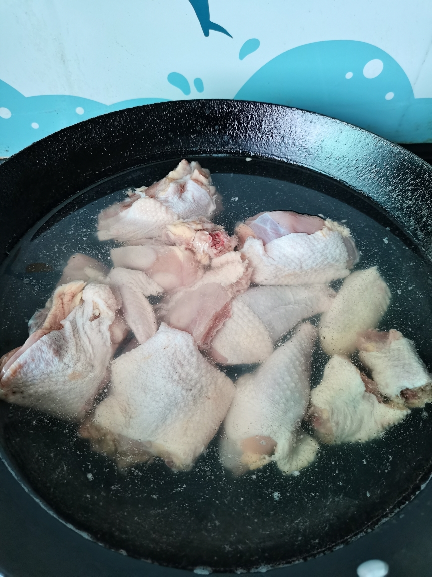 黄精炖鸡滋养汤的做法 步骤3