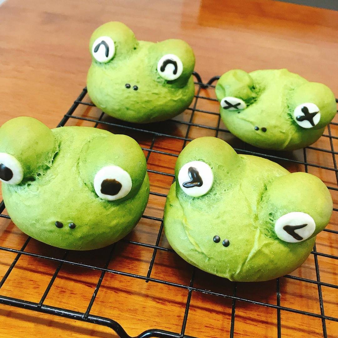 青蛙挤挤面包和青蛙汉堡——一个面团，两种造型