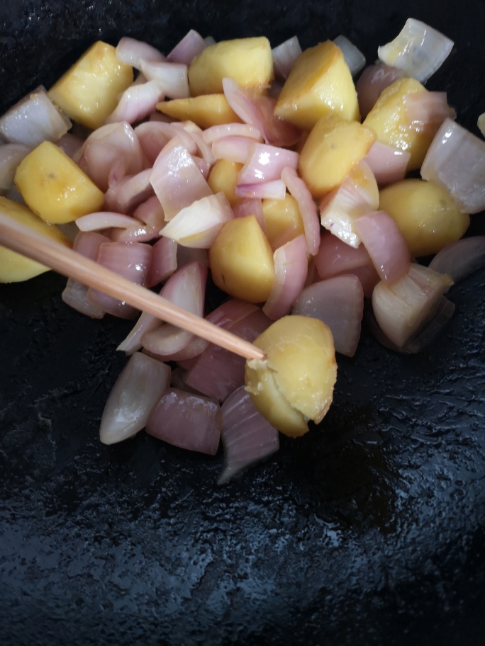 黄金土豆烧洋葱（配料简单的不能再简单了）的做法 步骤7
