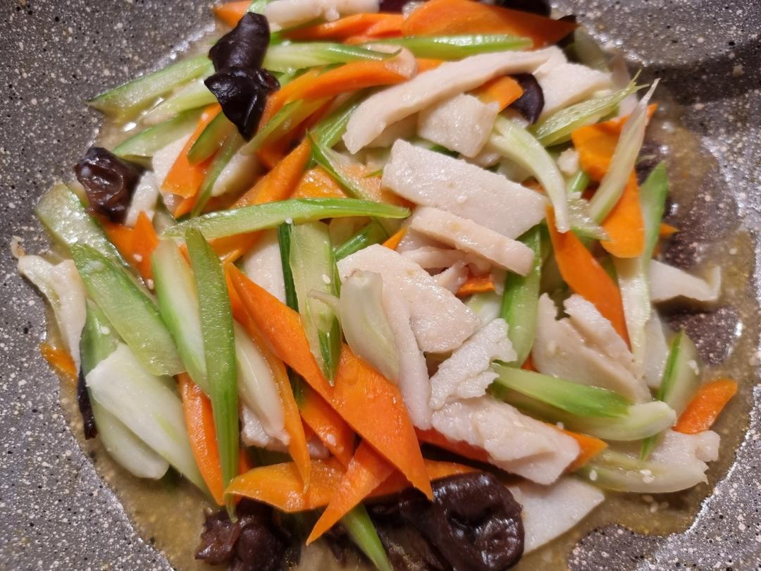 温州鱼饼炒芹菜