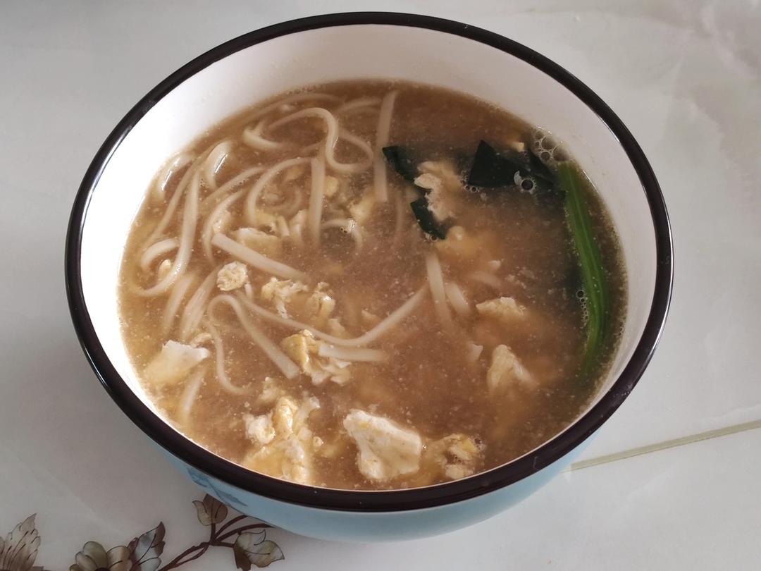菠菜鸡蛋面