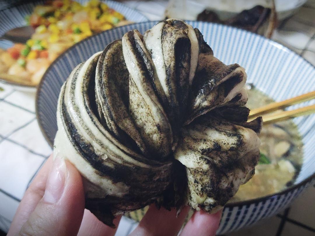 满屋子飘香的黑芝麻花卷馒头
