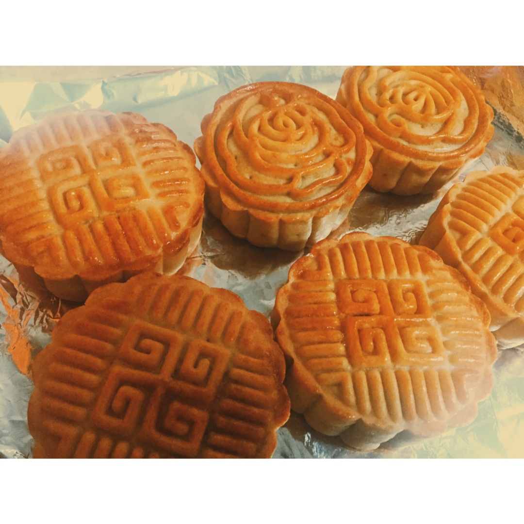 广式月饼—蛋黄莲蓉月饼
