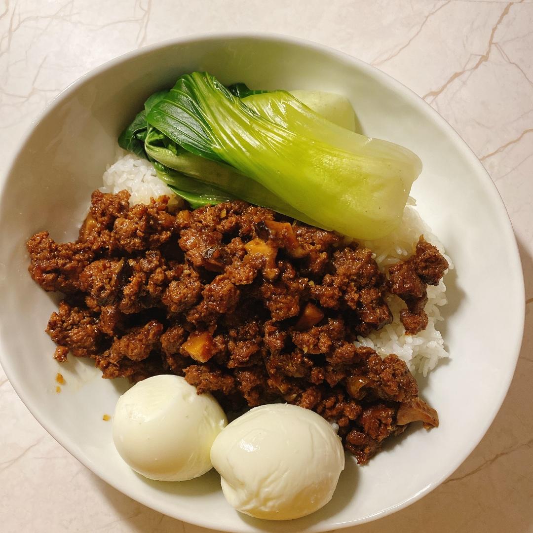 洋葱酥卤肉饭