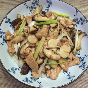 青红椒香菇炒肉的做法 步骤7