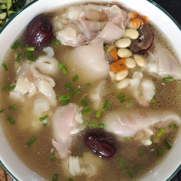 黄豆花生猪脚汤