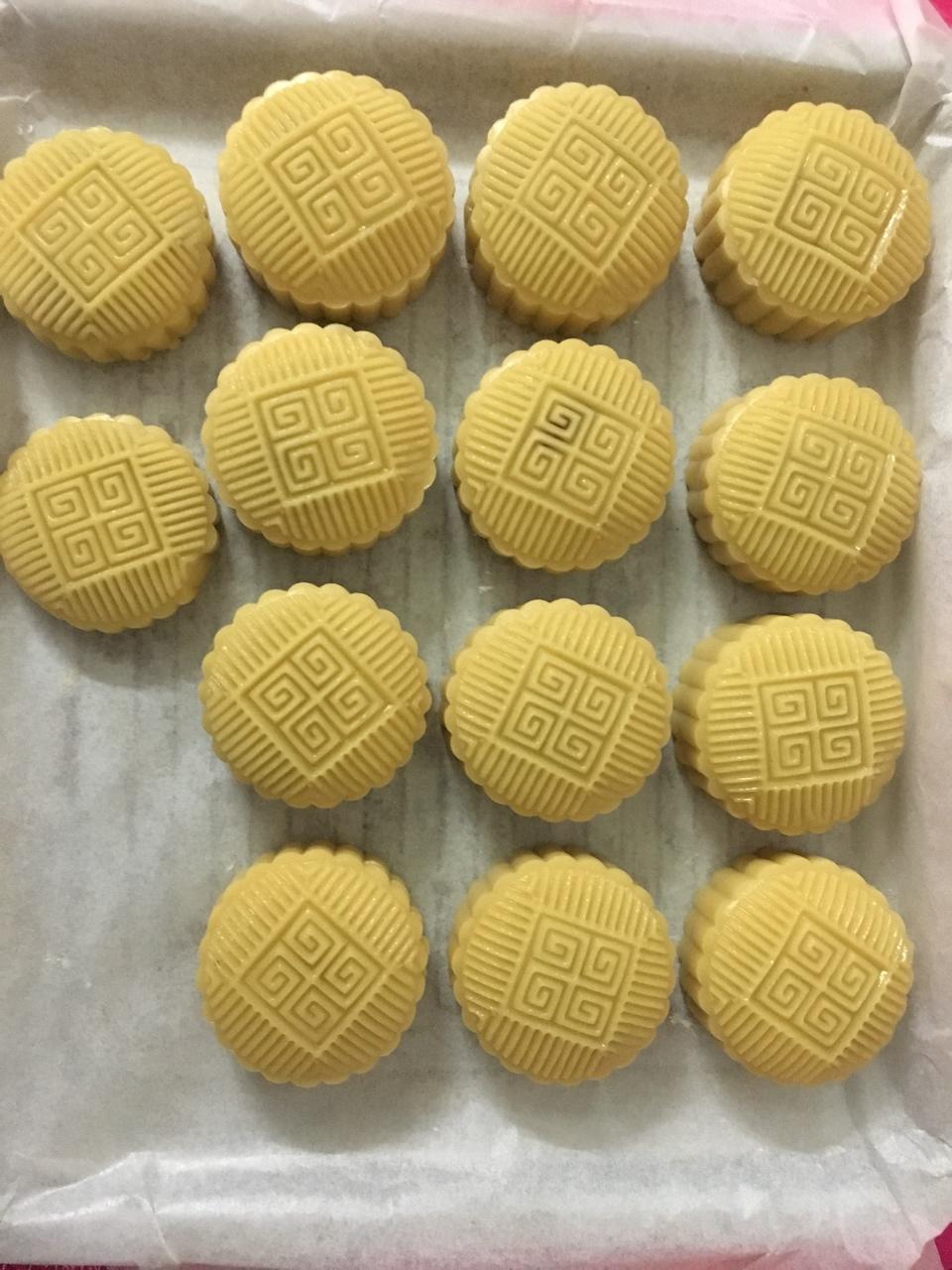 广式月饼—蛋黄莲蓉月饼
