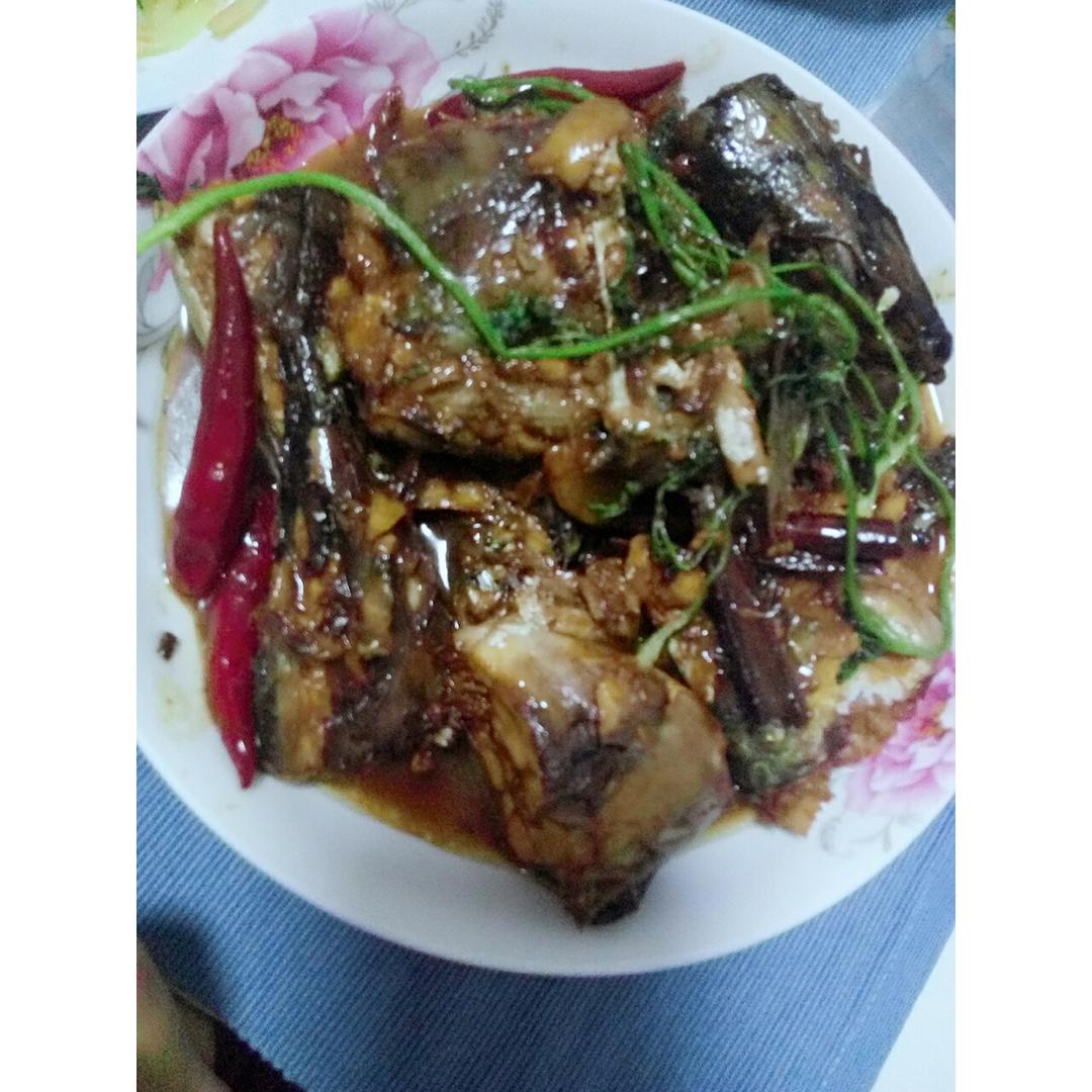 谁说鲅鱼难入味？蒜子烧鲅鱼-味道很浓郁呀