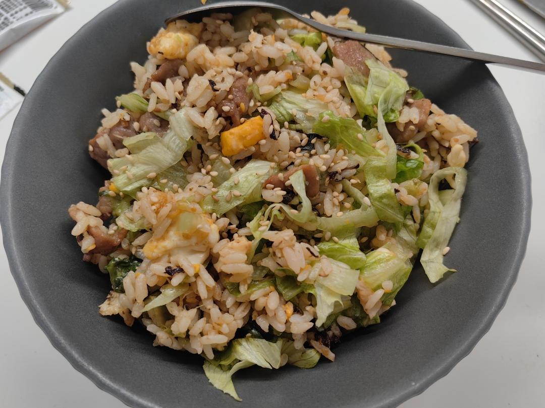 生菜牛肉拌饭