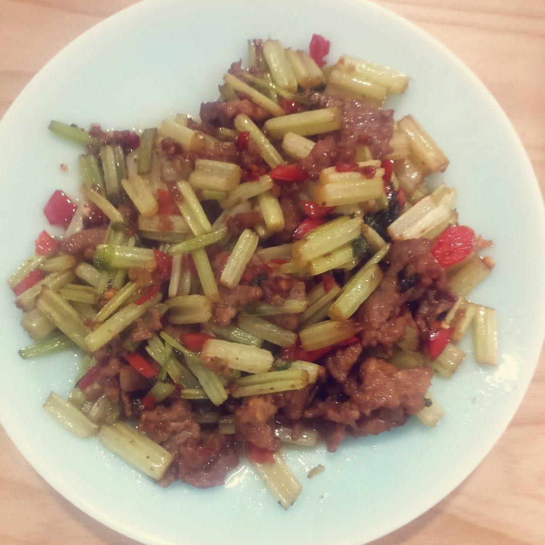 芹菜炒牛肉