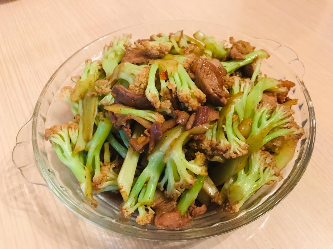 饭店必点的干锅花菜，是这么做出来的。
