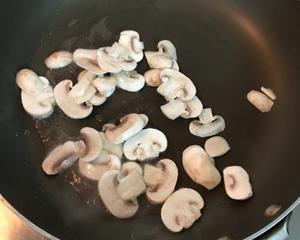 荠菜蘑菇豆腐羹的做法 步骤3