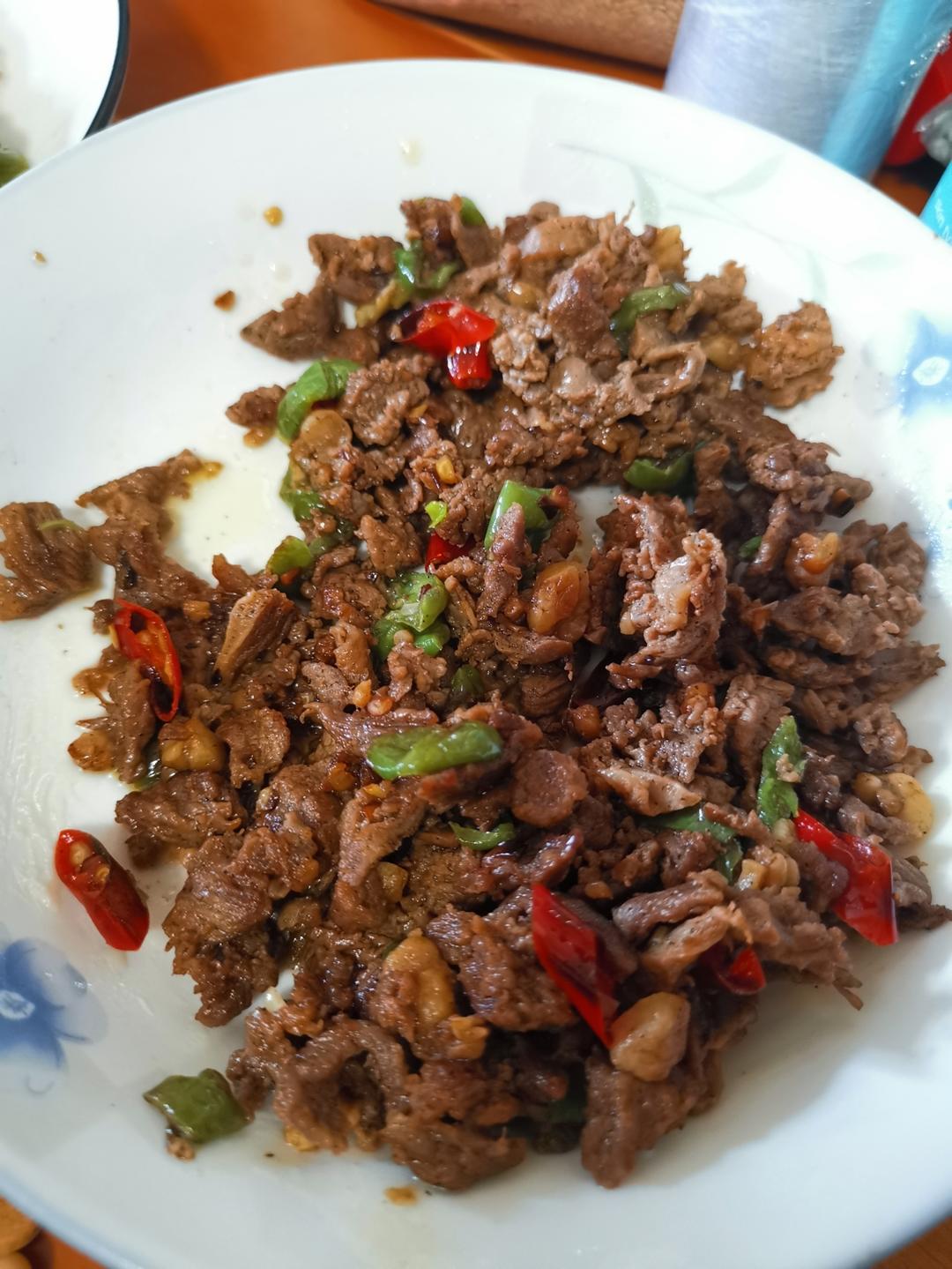 小炒牛肉（肉嫩味香）