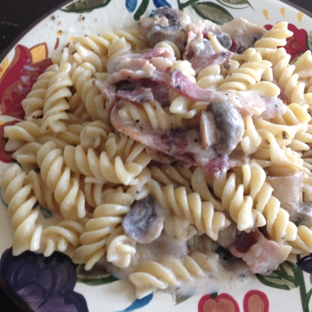 奶油蘑菇培根意面
