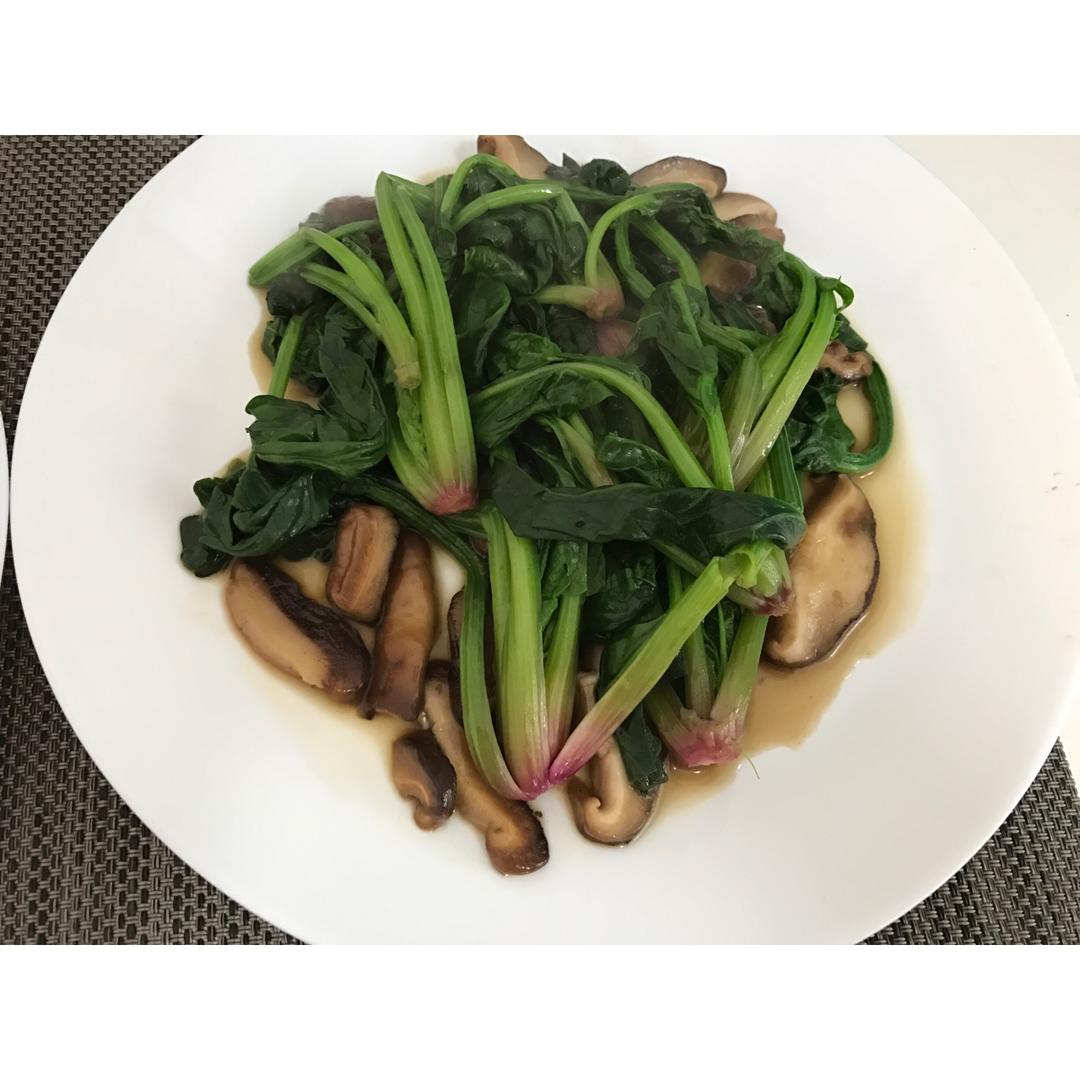 菠菜炒蘑菇