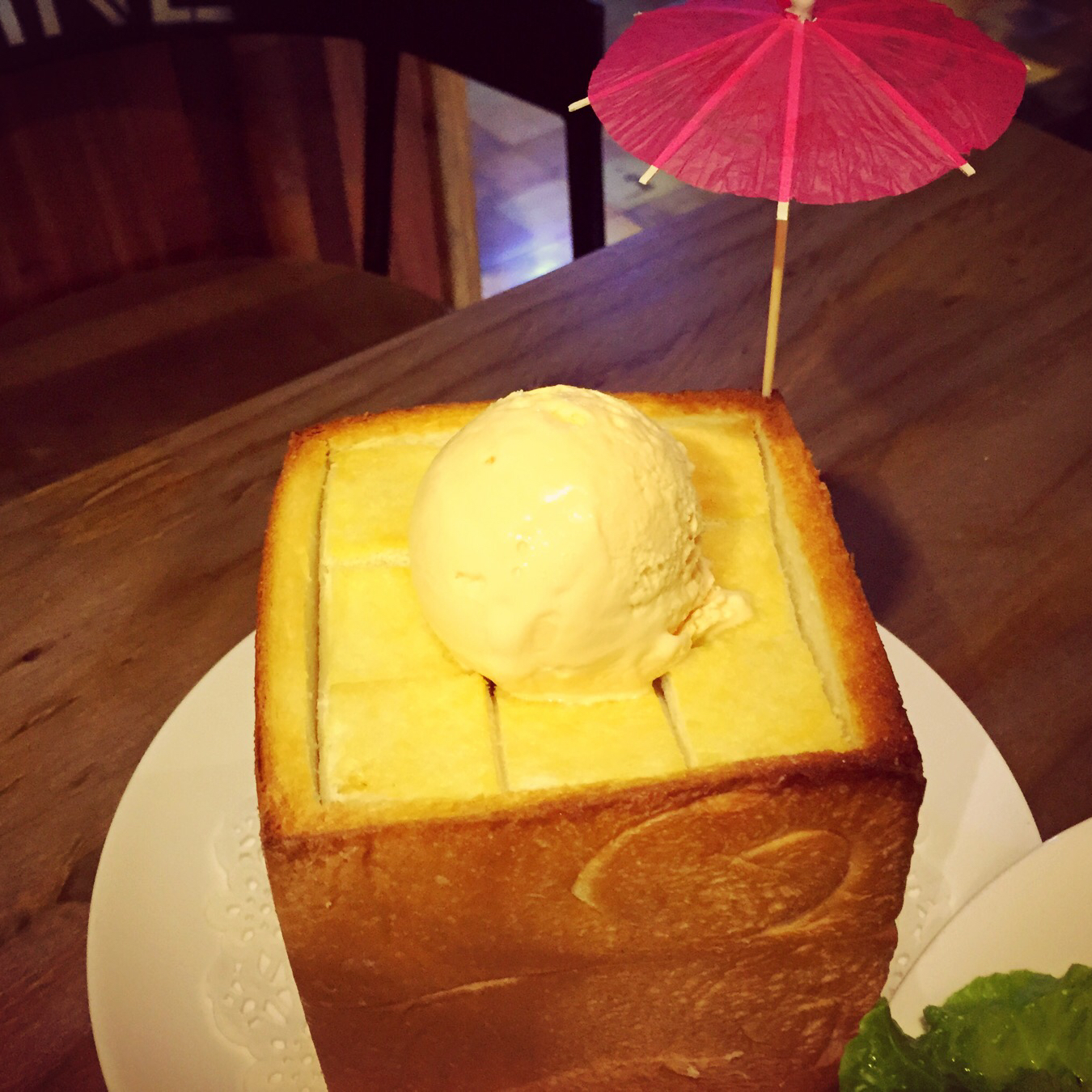 蜂蜜厚多士配冰淇淋