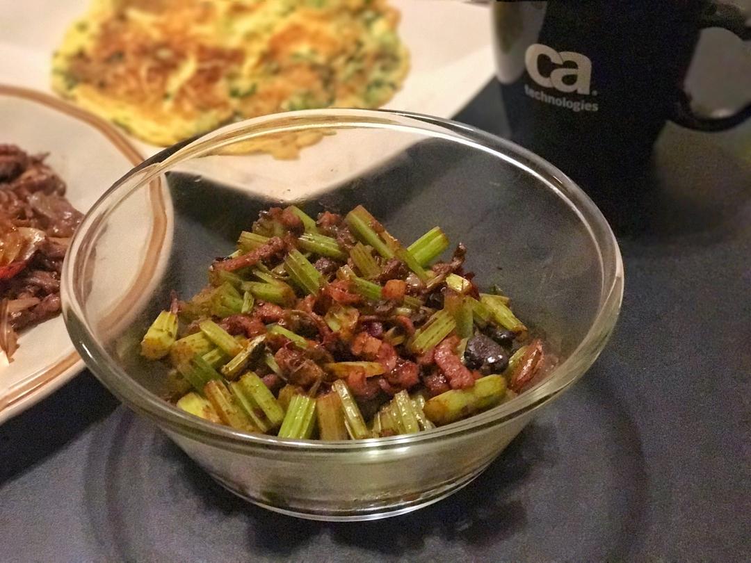芹菜炒五花肉