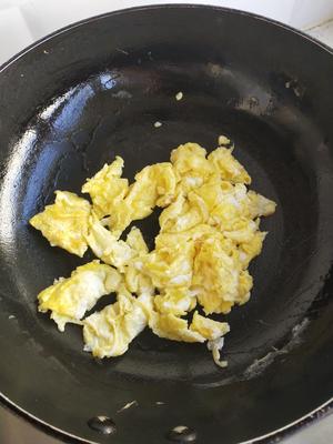 “小星星”（秋葵）炒鸡蛋的做法 步骤4
