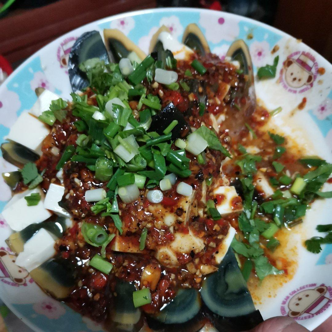 皮蛋拌豆腐