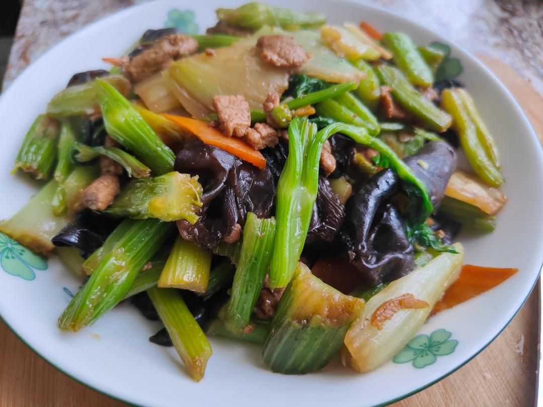 芹菜木耳炒肉丝