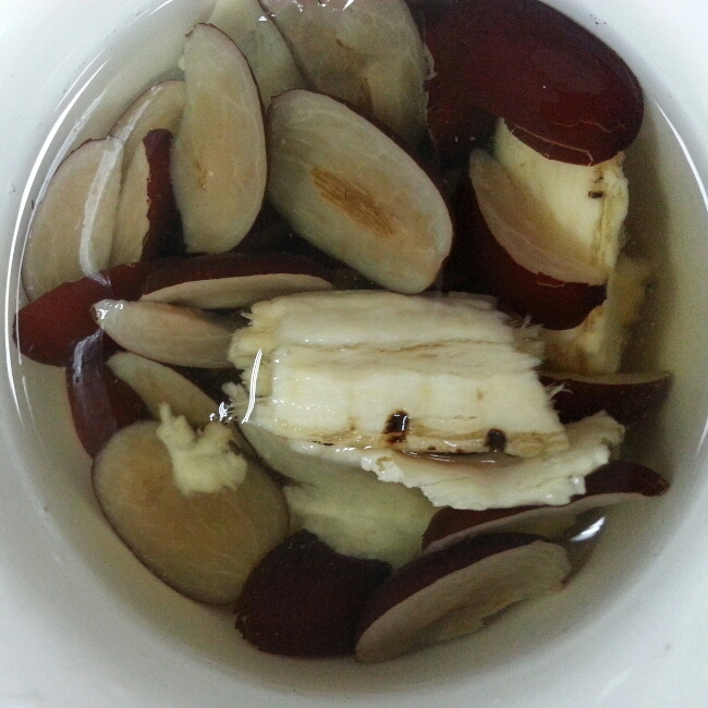 当归红枣鸡蛋
