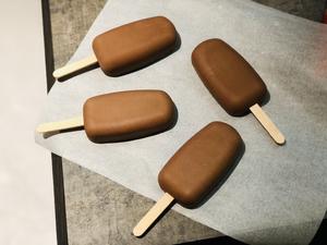 巧克力梦龙冰激凌的做法 步骤4
