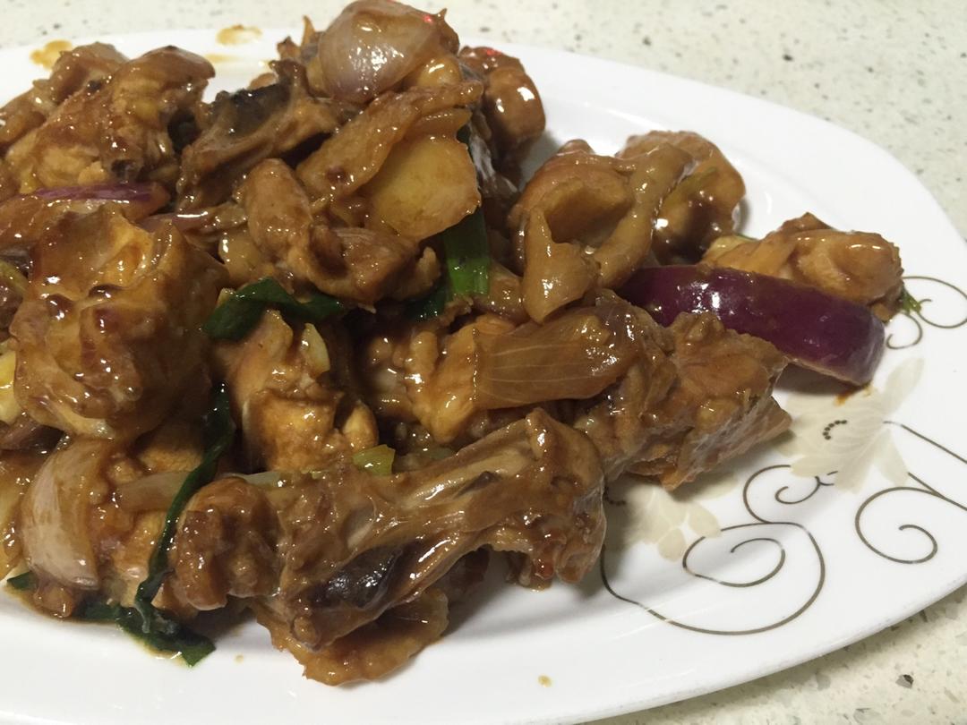 香气火爆口感滑嫩的啫啫滑鸡煲