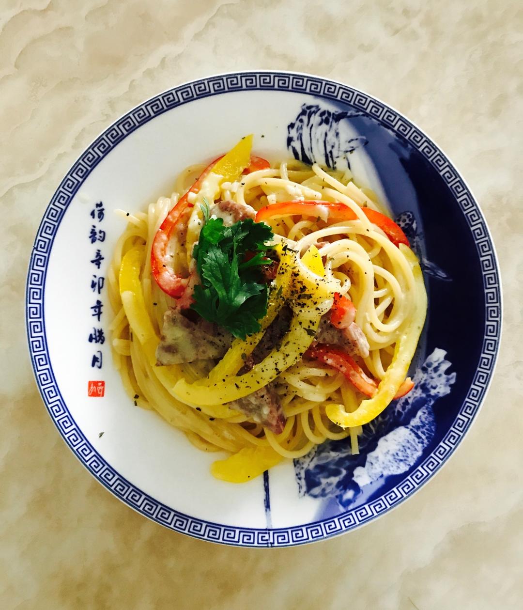 白蘑菇奶油培根意面