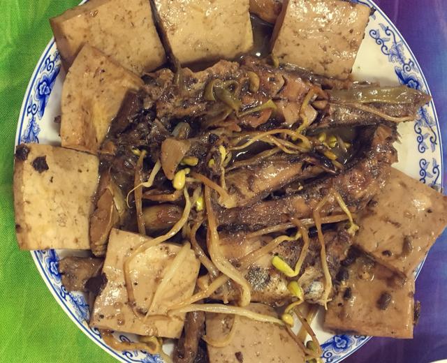 杂鱼炖豆腐的做法