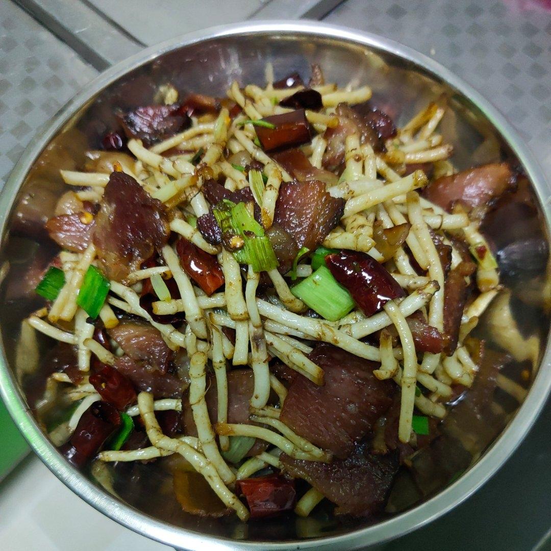 鱼腥草炒腊肉