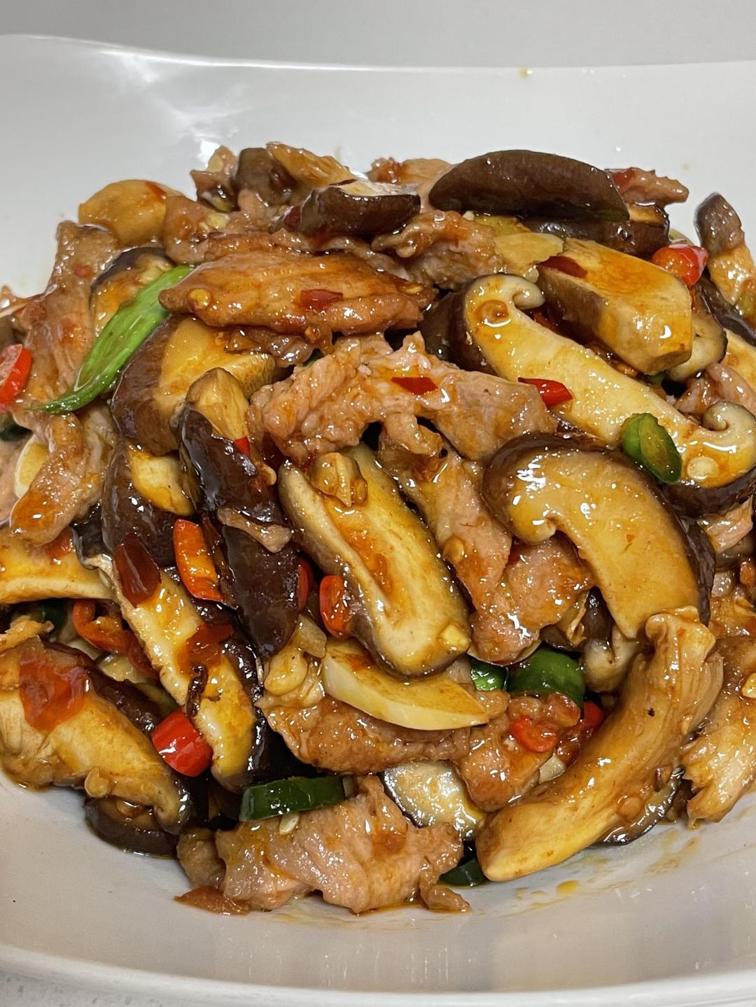 辣椒香菇炒肉