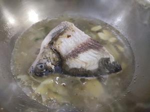 超级鲜的鳊鱼豆腐汤的做法 步骤5